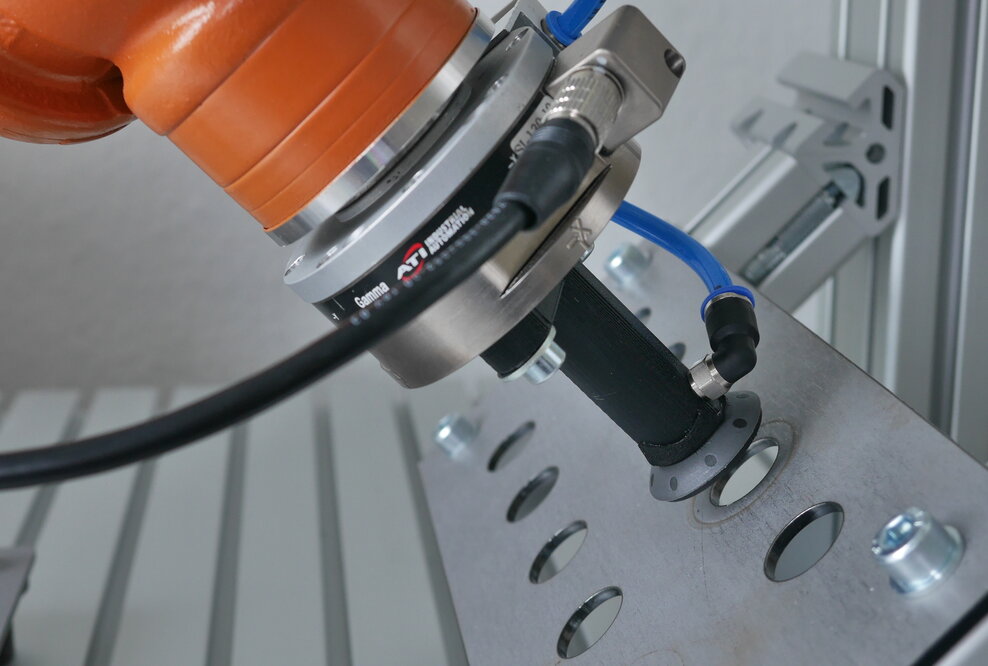 Forschungsprojekt VADER gestartet: Assistenzsystem zur Automatisierung von Produktionsprozessen mit Robotern