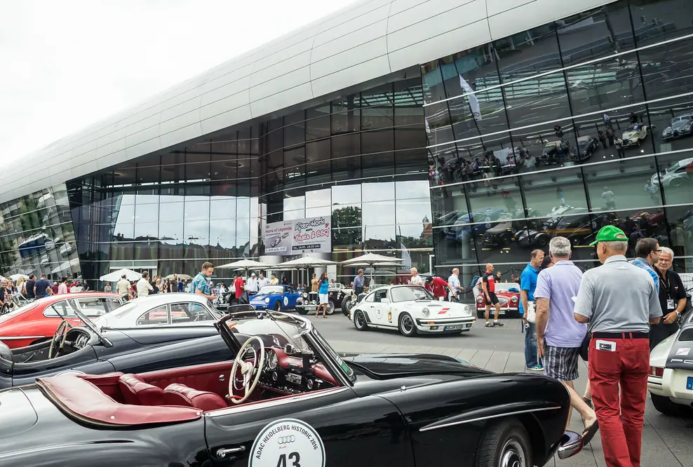180 Oldtimer fahren bei der legendären Rallye mit. Die Audi Tradition ist mit vier historischen Fahrzeugen vertreten.