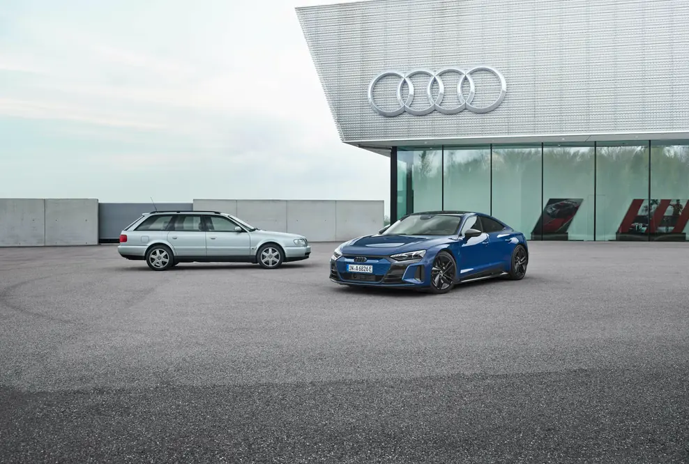 Modelle v.l.n.r. (Standaufnahme): Audi S6 plus, Audi RS e-tron GT, Farbe: Ascariblau
