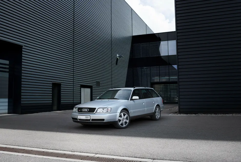 Der Audi S6 plus markierte den Einstieg in die Fahrzeugentwicklung der heutigen Audi Sport GmbH.