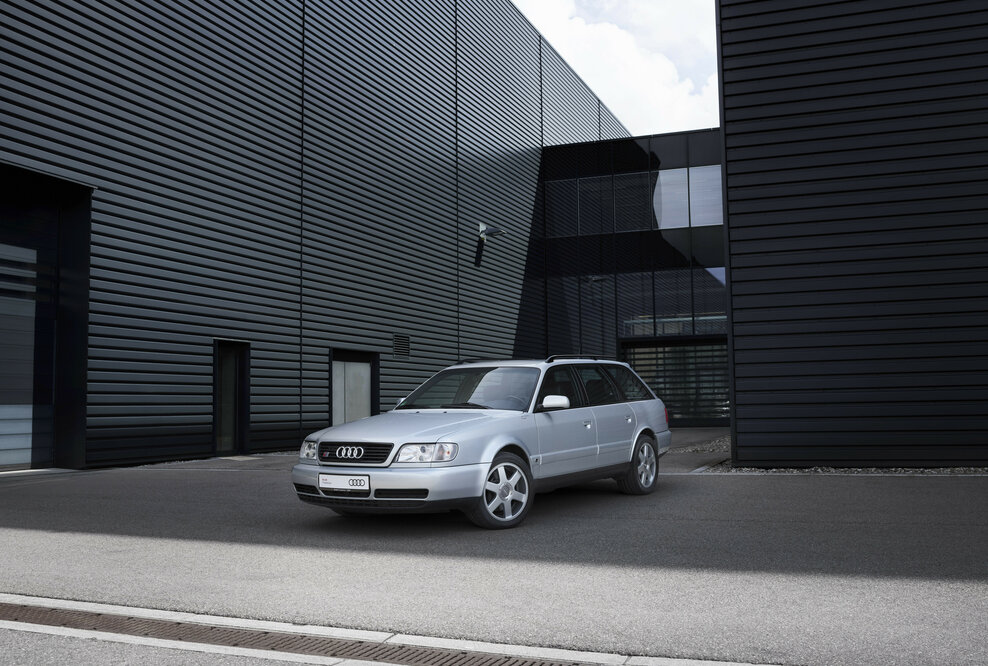 Der Audi S6 plus markierte den Einstieg in die Fahrzeugentwicklung der heutigen Audi Sport GmbH.