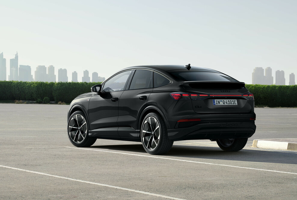 Audi Q4 Sportback e-tron edition S line, Standaufnahme, Farbe: Mythosschwarz Metallic