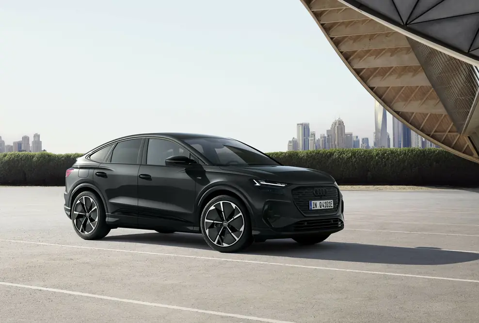 Audi Q4 Sportback e-tron edition S line, Standaufnahme, Farbe: Mythosschwarz Metallic