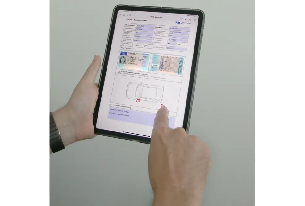 Die DIGIT:Pro-App bringt das Corporate Design 1:1 auf Smartphone oder Tablet. Der DIGIT:Pro-Server liefert an die App automatisch gerätespezifische Design- und Sprachversionen.