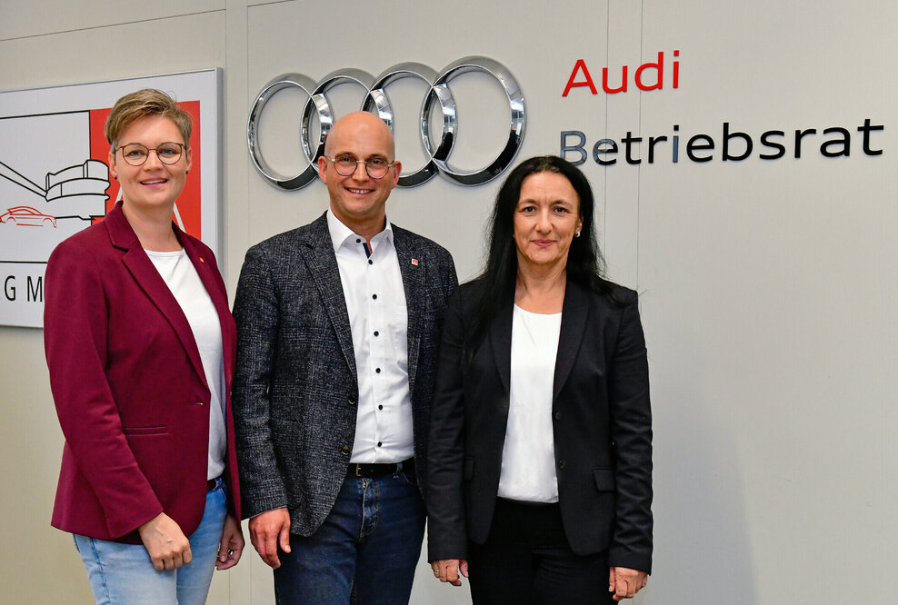 Das neue Führungstrio des Betriebsrats bei Audi in Ingolstadt: Betriebsratsvorsitzender Jörg Schlagbauer und seine Stellvertreterinnen Rita Beck (r.) und Karola Frank (l.).