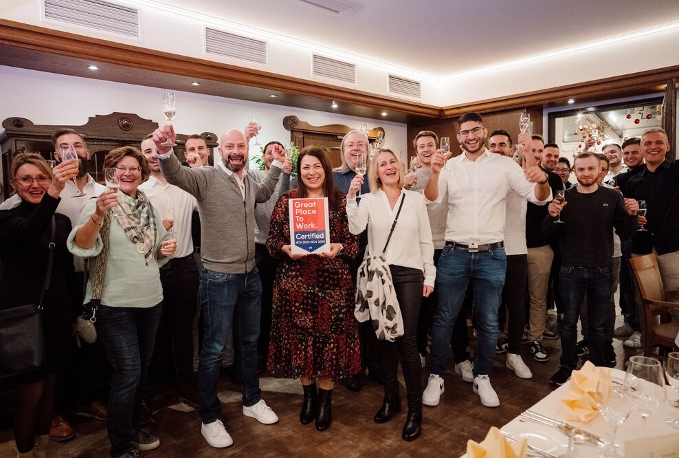 Das NIC-Team feiert die erneute Auszeichnung als »Great Place to Work« bei der alljährlichen Weihnachtsfeier
