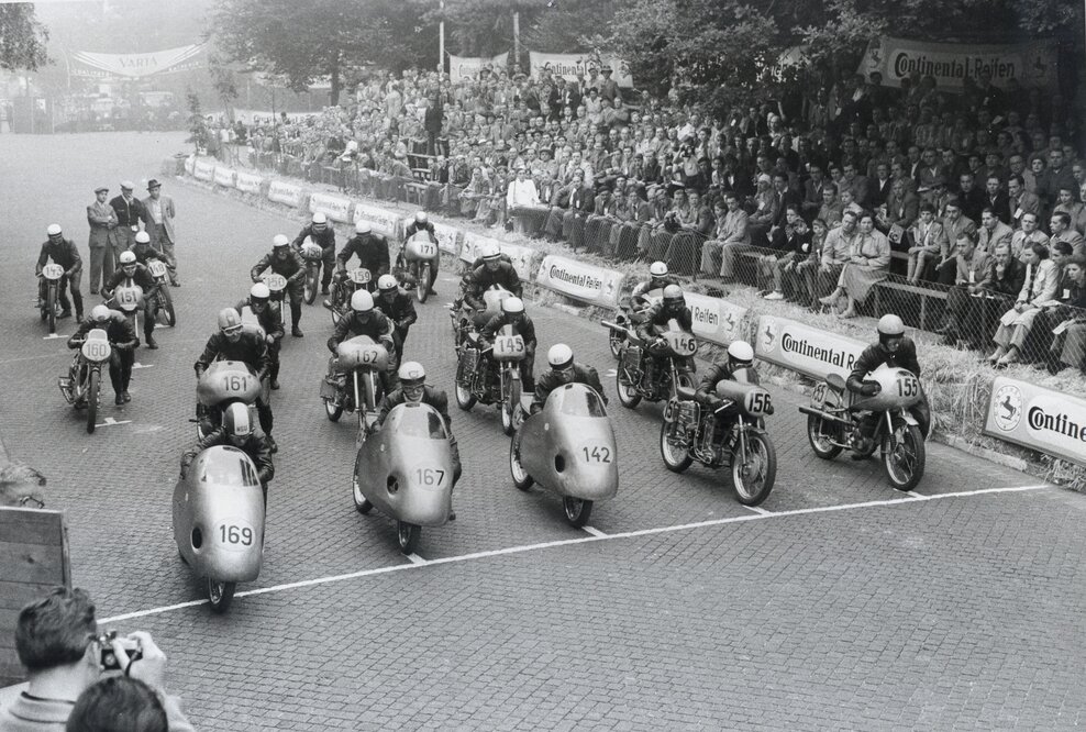 Aerodynamisch von Rekord zu Rekord - Die NSU Rennmax Typ „Blauwal“ im Renneinsatz.