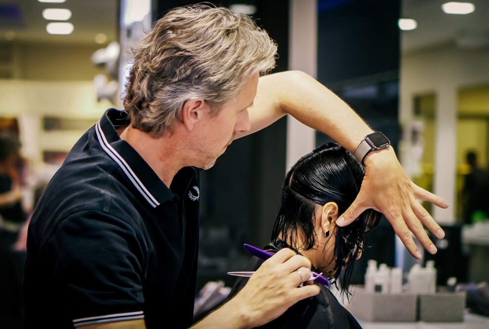 Haar-Magie entfesseln: Die 5 unverzichtbaren Eigenschaften, die deinen Friseur zum Wunderkünstler machen!