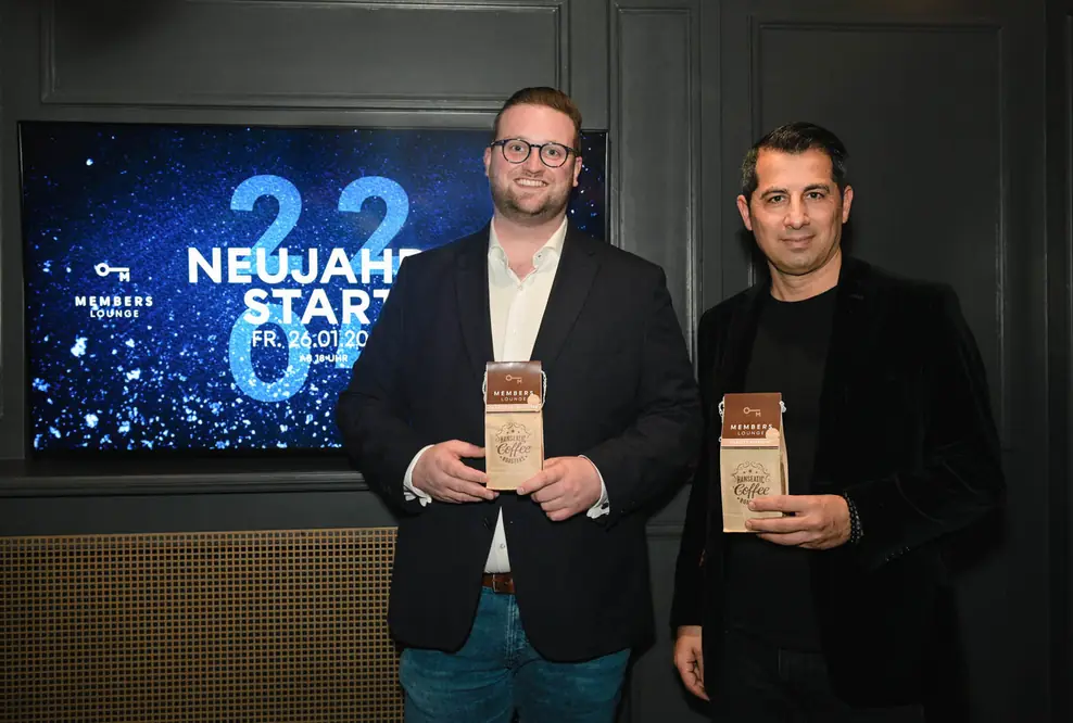 Frederic Peters und Sharam Honarbakhsh freuen sich über Kooperation