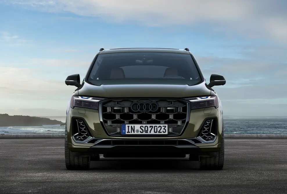 Audi SQ7 TFSI Standaufnahme, Farbe: Oakgrün Perleffekt