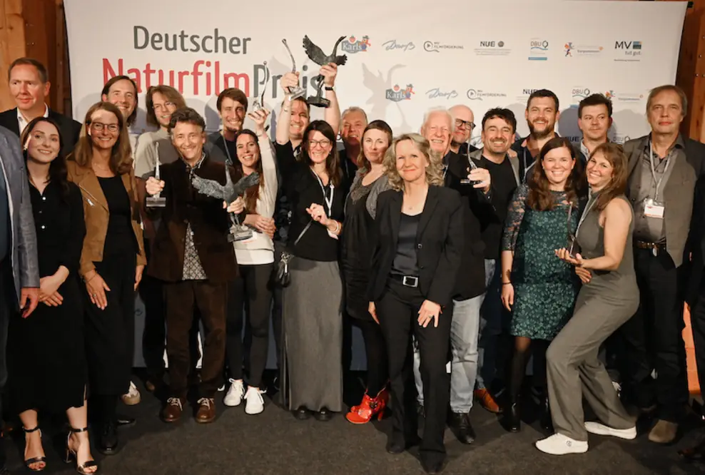 Preisträger:innen des Deutschen NaturfilmPreises 2023 mit Schirmherrin Steffi Lemke, Bundesministerin für Umwelt, Naturschutz, nukleare Sicherheit und Verbraucherschutz
