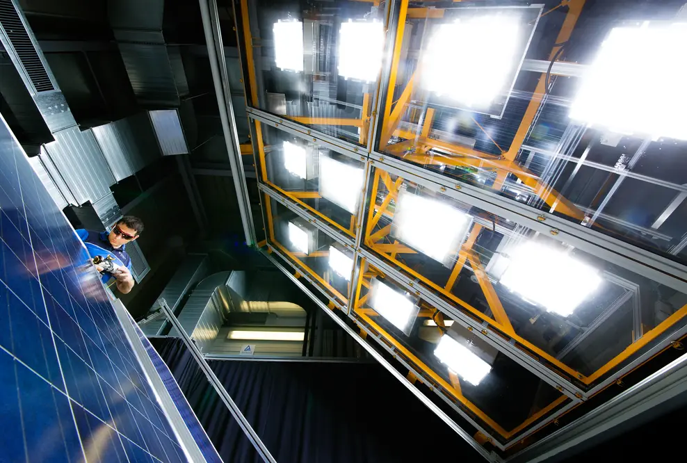 Startschuss für die Solar Energy Conference: TÜV Rheinland bietet der internationalen Solarindustrie mit seinem neuen Veranstaltungsformat einen umfassenden Markt- und Technologieüberblick. Details: www.tuv.com/landingpage/en/pv-module-forum