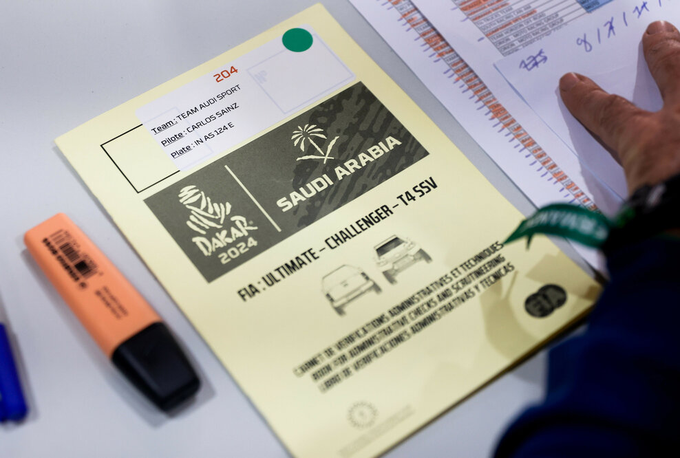 Rallye Dakar 2024 Dokumentenabnahme, Carlos Sainz, Lucas Cruz