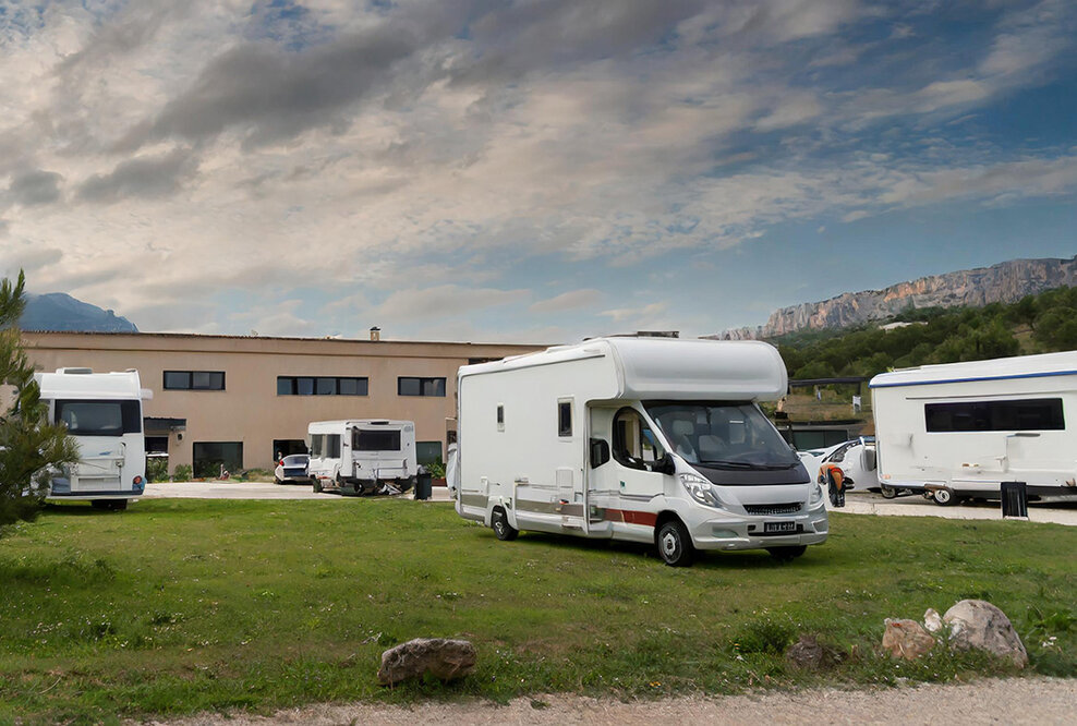 Warum sich der Kauf eines gebrauchten Wohnwagens oder Wohnmobils beim Fachhändler lohnt