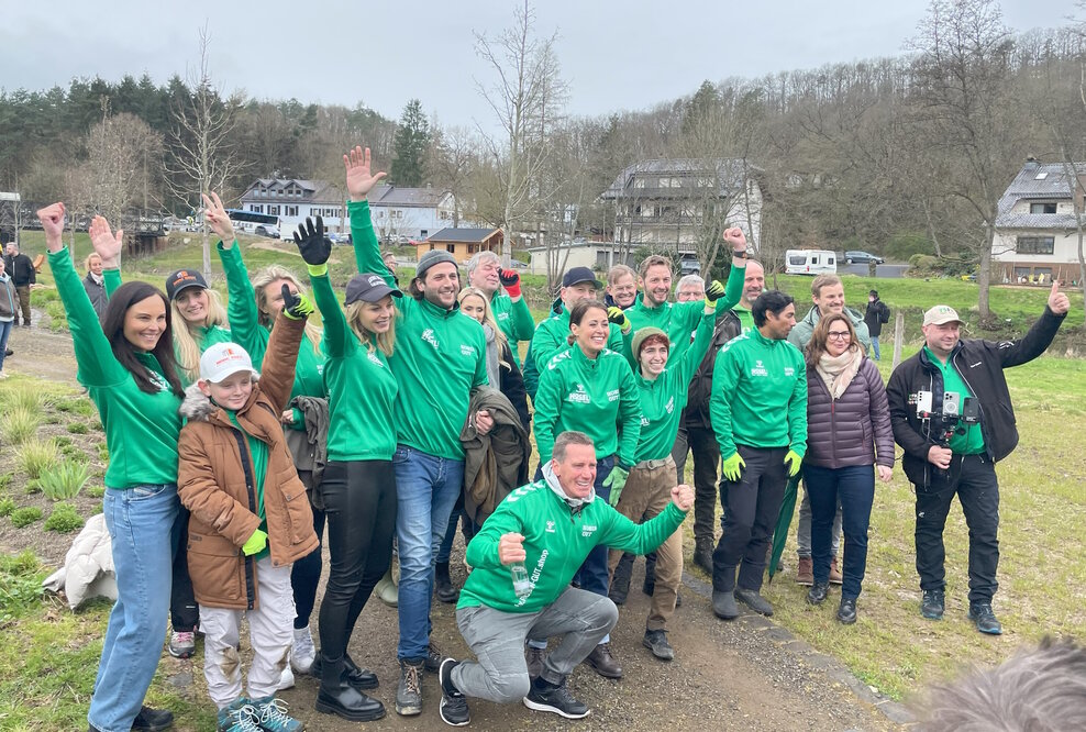 Viele Prominente Helfer unterstützen die Aufforstungs-Aktion im Ahrtal