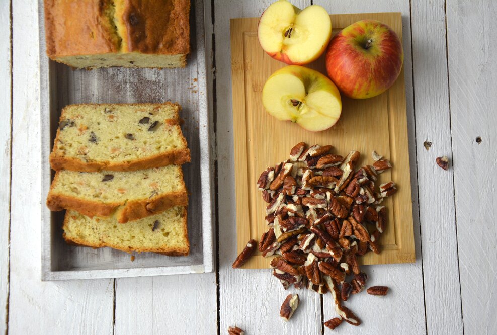 Backmischung für Kuchen mit Äpfel und Pekannüssen