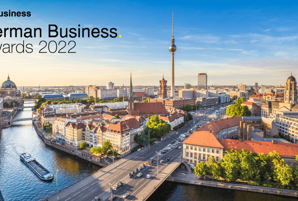 Sicht von oben auf die Stadt Berlin mit Funkturm und Spree. Text im Bild: German Business Awards