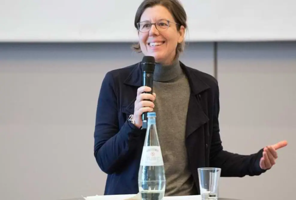 Rednerin spricht über Frauen, Macht und Karriere und wie man Unternehmen stark machen kann