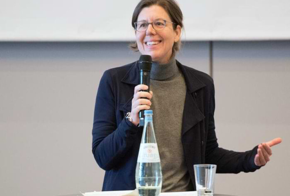 Rednerin spricht über Frauen, Macht und Karriere und wie man Unternehmen stark machen kann