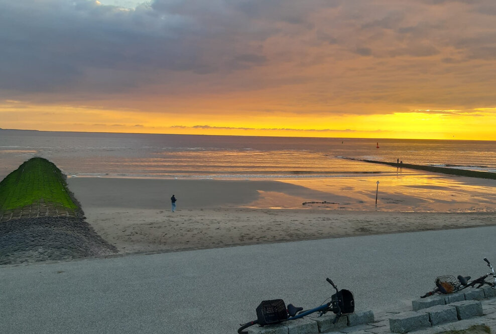 Auszeit am Meer, Strand und Sonnenuntergang