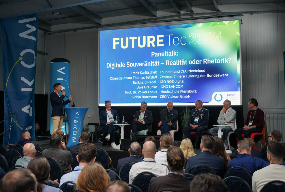 Die Paneltalkspeaker auf der Bühne