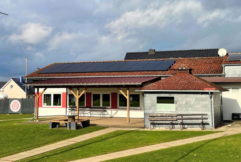 Vereinsheim des MTV Fürstenberg mit Solaranalage