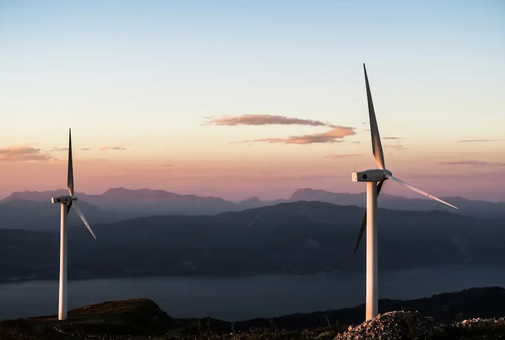 Windräder in den Bergen