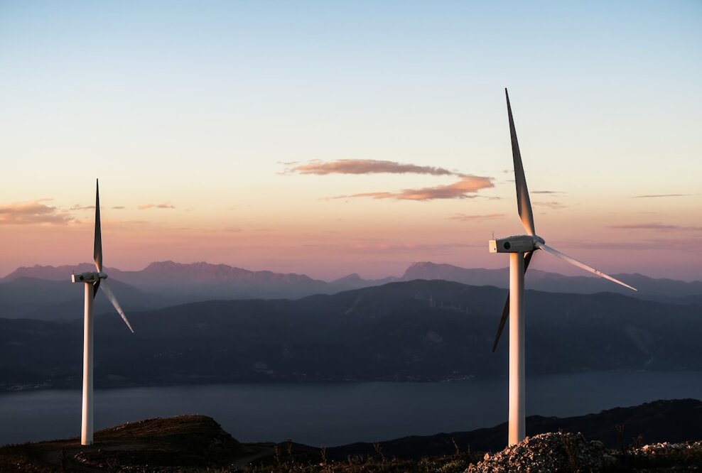 Windräder in den Bergen