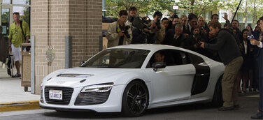 Iron Man fährt Audi R8 e-tron