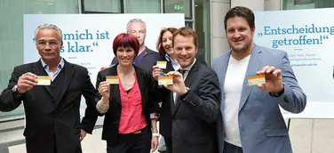 "Das trägt man heute: den Organspendeausweis"