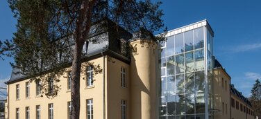 Schlossparkfest lockt am 26. Mai 2013 zum Bergischen Frühling rund um das Chateau Venauen in Rösrath