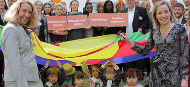 Kristina Schröder zieht erste Bilanz nach 500 Tagen Bundeskinderschutzgesetz