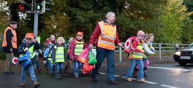 WalkingBus in Osnabrück: Diesterwegschule aus Schinkel-Ost steigt zu - Ab Herbst werden Kinder zu fünf Schulen begleitet