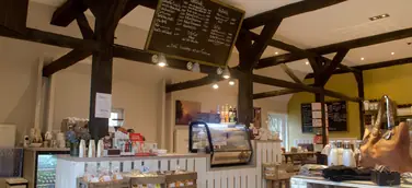 Café Liness - mit Liebe zum Detail – Raumschiff lässt den Shop erstrahlen - mit viel Gefühl und frischen Look