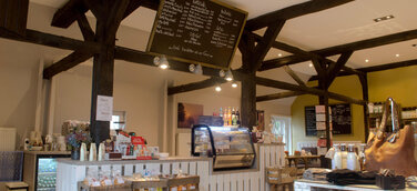 Café Liness - mit Liebe zum Detail – Raumschiff lässt den Shop erstrahlen - mit viel Gefühl und frischen Look