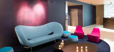Radisson Blu Hotel, Lucerne: Frischer Moroso-Look in Bar & Lobby
