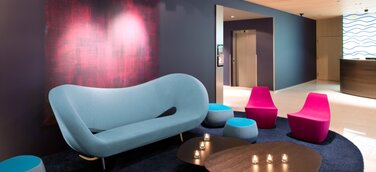 Radisson Blu Hotel, Lucerne: Frischer Moroso-Look in Bar & Lobby