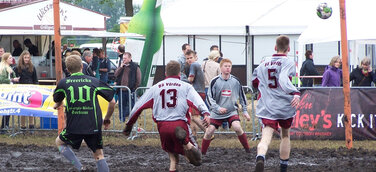 Deutsche Moorfußball Meisterschaft 2014: Alle Titelverteidiger sind wieder dabei