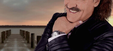 Johnny Bach veröffentlicht beliebten Evergreen "One Way Wind" aud Deutsch