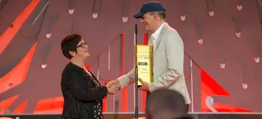 SMV Sitz- & Objektmöbel GmbH erhält den Award: "Innovativste Marke des Jahres"