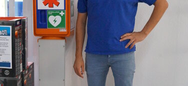 Elektronik kann Leben retten – zwei AED-Säulen in Euronics-Elektromärkten aufgestellt