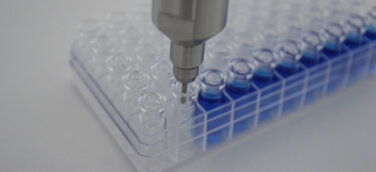 ViscoTec Pharma Dispenser zur Abfüllung von medizinischem Gel für die Behandlung von Hautkrebs