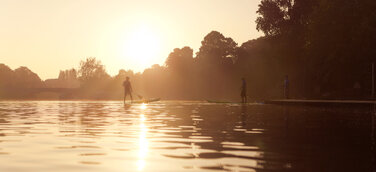 Alsterperlen im Herbst: SUP-Tour durch Hamburg´s schönste Gärten