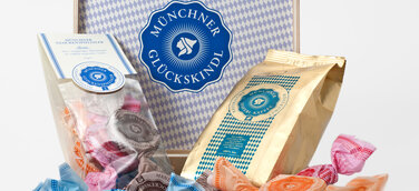 Thomas Pflaume und Berthold Henseler erzählen die Geschichte des Münchner Glücks: Teile Dein Glück mit…