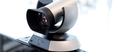 SMS PRESENCE: Monitorständer und Zubehör im patentierten, stabilen Design