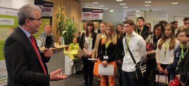 Nachwuchsgewinnung: Metall- und Elektro-Unternehmen treffen beim SPEED DATING auf Jugendliche aus der Region