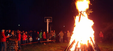 Zur Walpurgisnacht erobern Hexen und Tanzwillige Renneritz