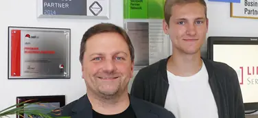 Ulf Klose und Joshua Bark erhalten Systemadministratoren-Zertifikat in Red Hat OpenStack