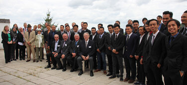 Eckert Schulen überreichen Meister-Briefe für Malaysia