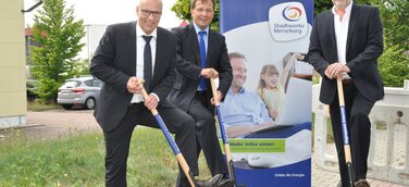 Erster Spatenstich – Stadtwerke Merseburg beginnen mit dem Breitbandausbau